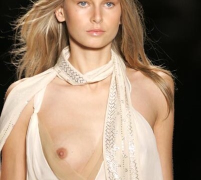 DownBlouse – Hot model exposed on stage